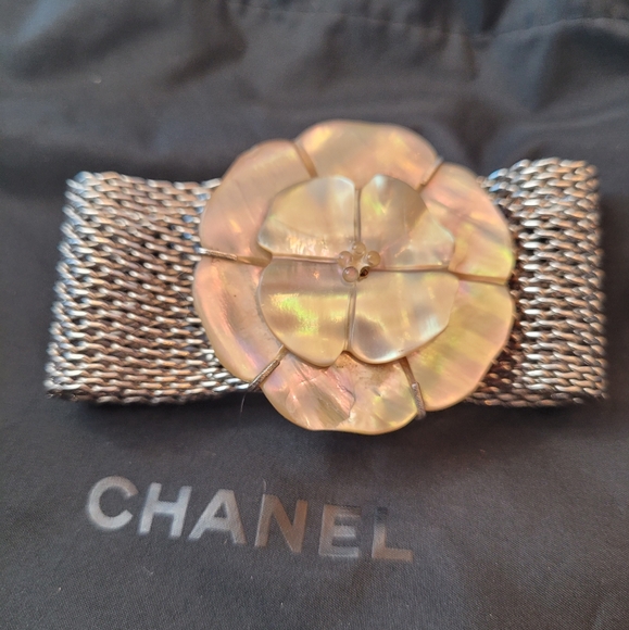 Rare Chanel Silver Mesh Camellia Mother of Pearl Bracelet Cuff Bangle - Picture 5 of 6